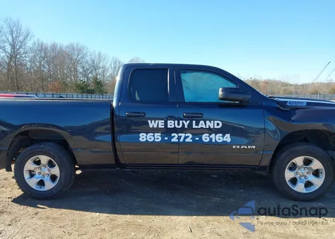 2021 Ram 1500 Big Horn 4X4 6'4 Box z USA, uszkodzony, nr VIN 1C6RRFBG4MN741276